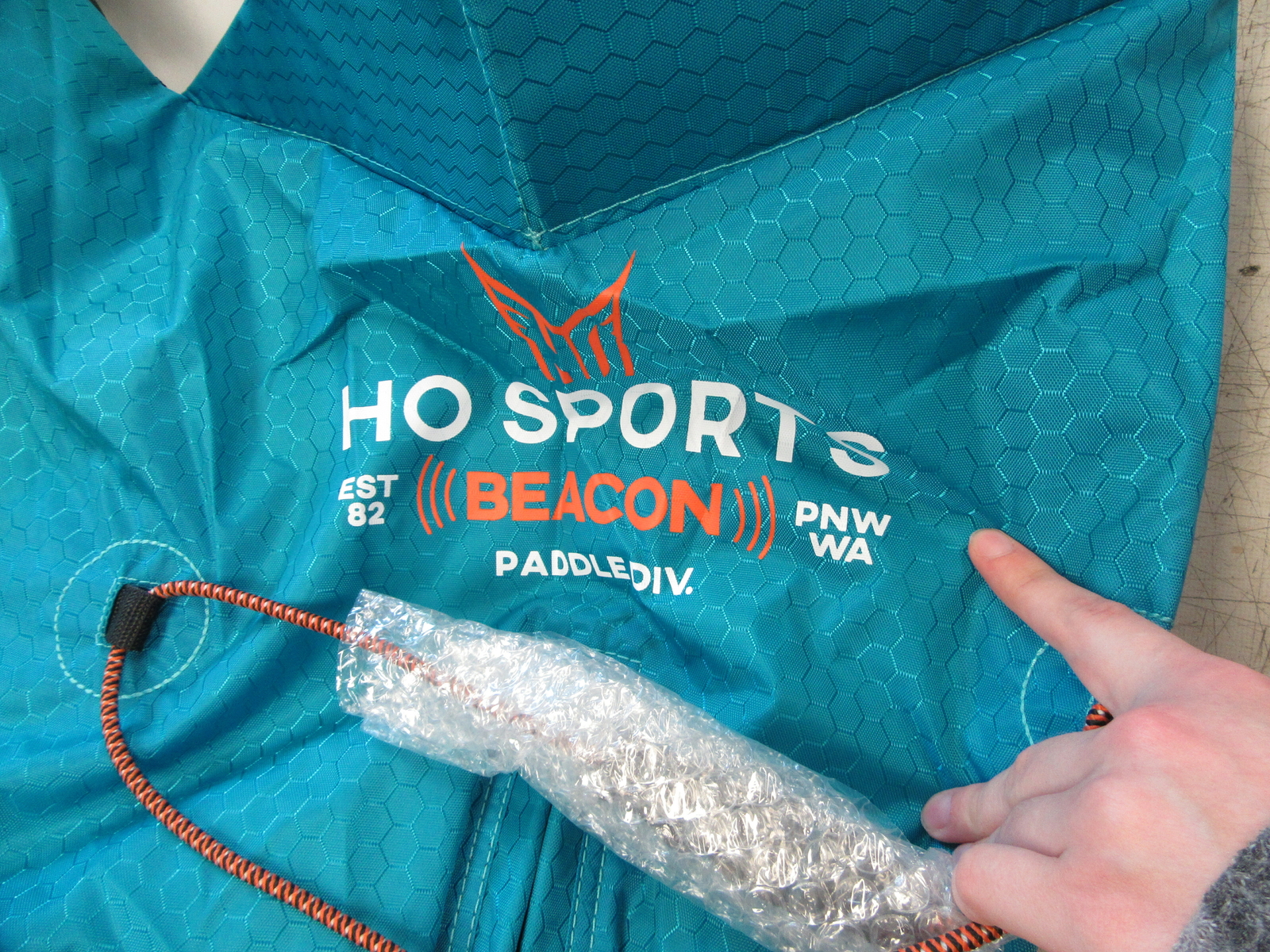 HO SPORTS INFLATABLE BEACON KAYAK W/ CARRY BAG & PUMP HOSB12639F121 OUTDOORS