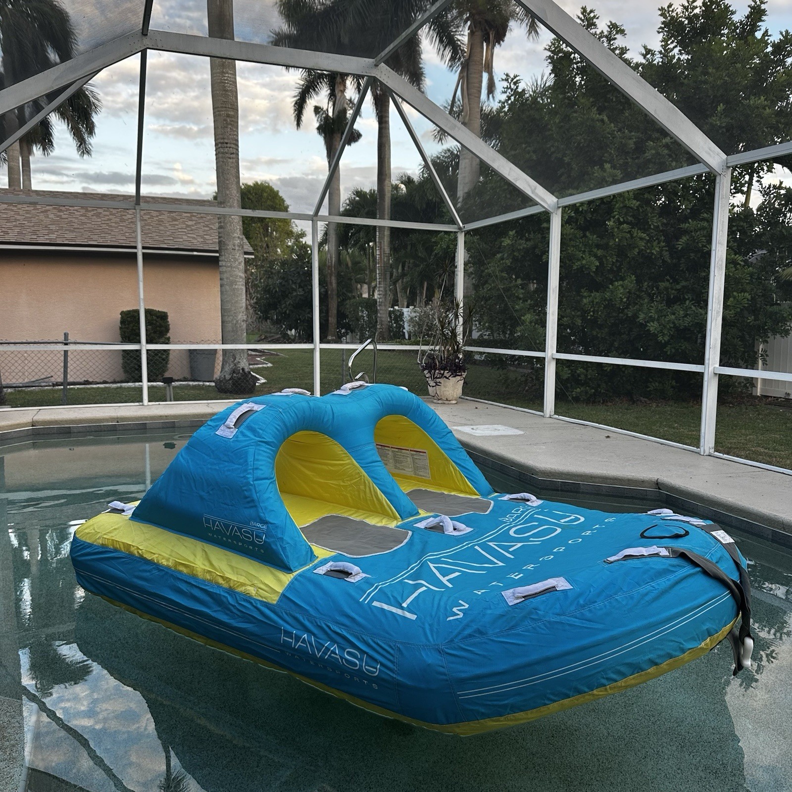 4 Person Towable Tube Boat Water Sport Floating Lounge Raft 510 lb w/Pump & Rope