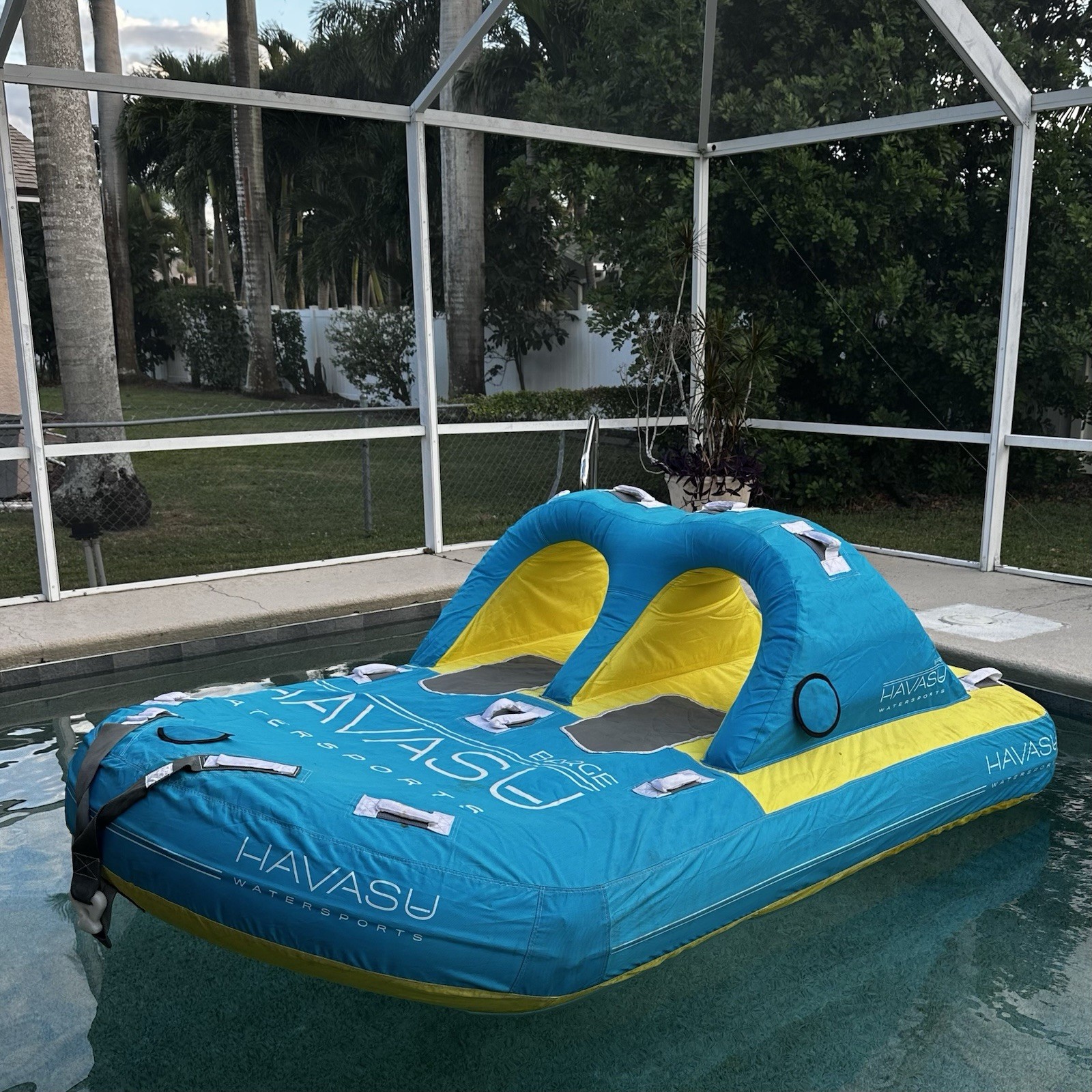 4 Person Towable Tube Boat Water Sport Floating Lounge Raft 510 lb w/Pump & Rope