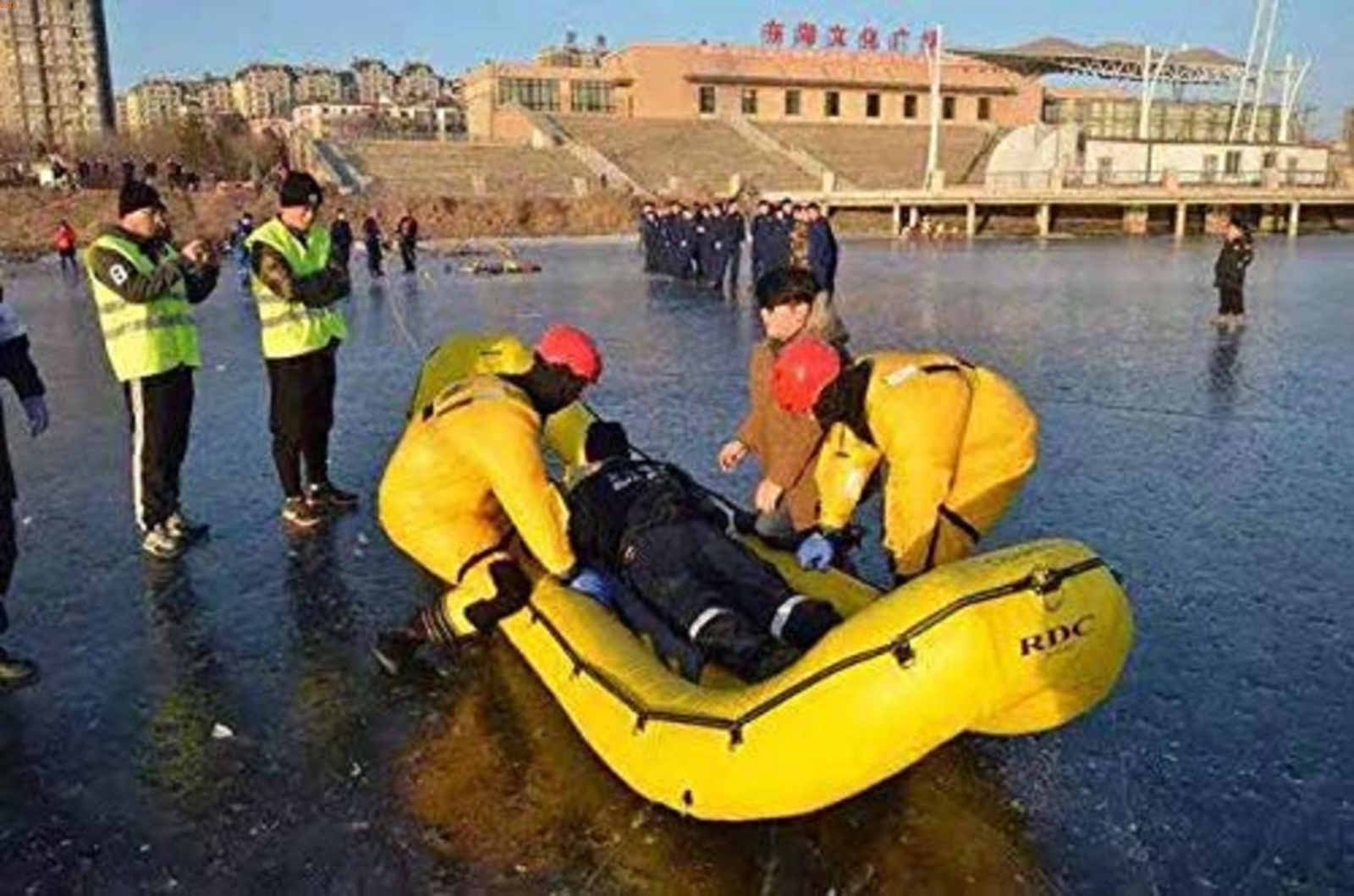 Inflatable Ice Rescue Sled Inflatable Rapid Raft Water Rescue Boat Jet Ski Board