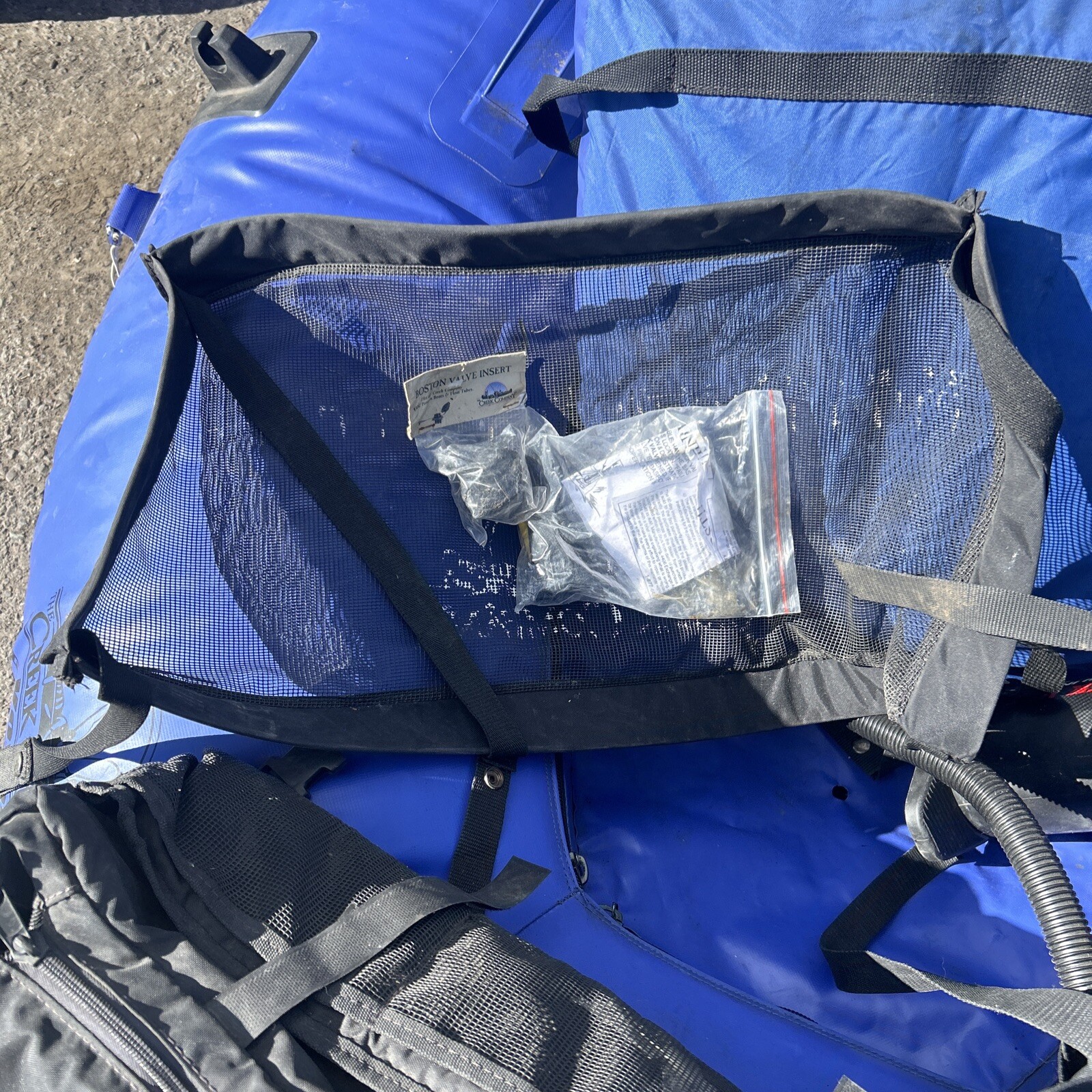 The Creek Company Voyager Frameless Pontoon w/ Pump Oars Bag ++