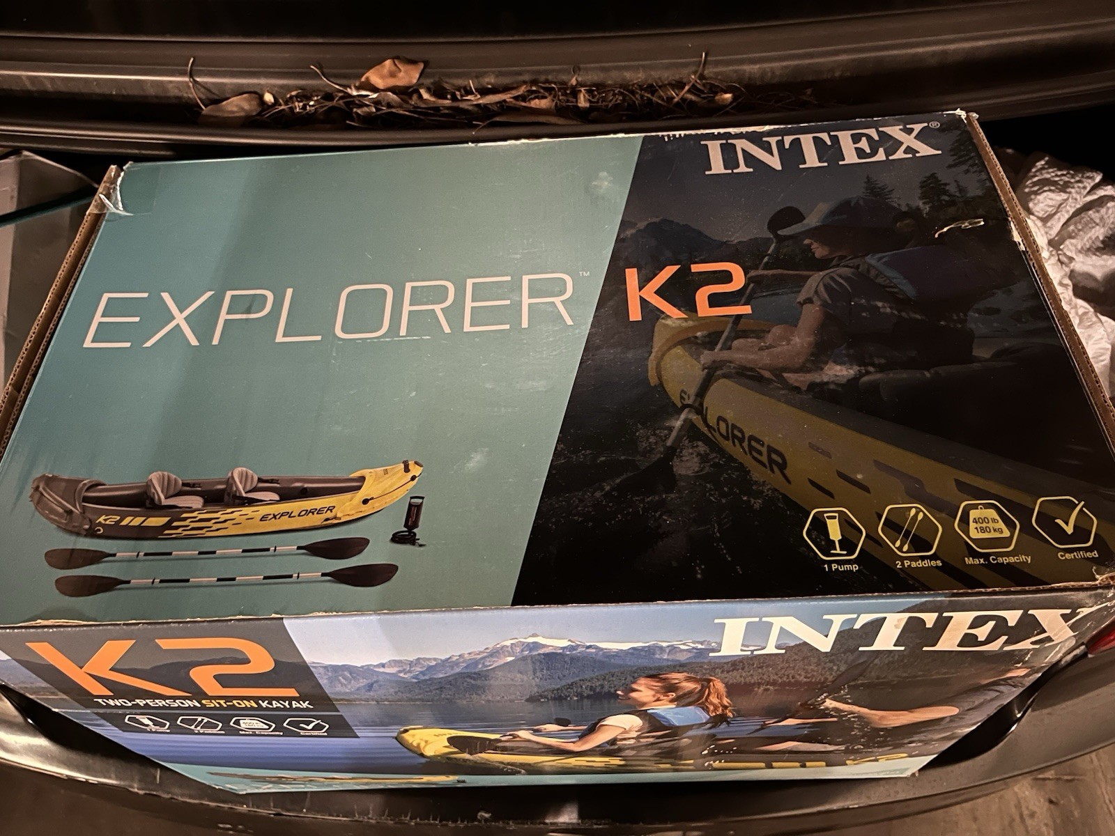 2-PERSON KAYAK WITH ACCESSORIES AND LIFE JACKETS!