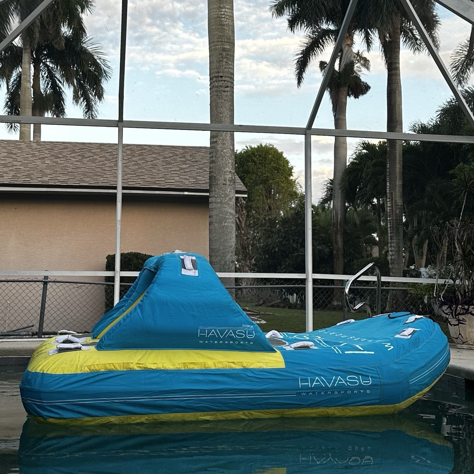 4 Person Towable Tube Boat Water Sport Floating Lounge Raft 510 lb w/Pump & Rope