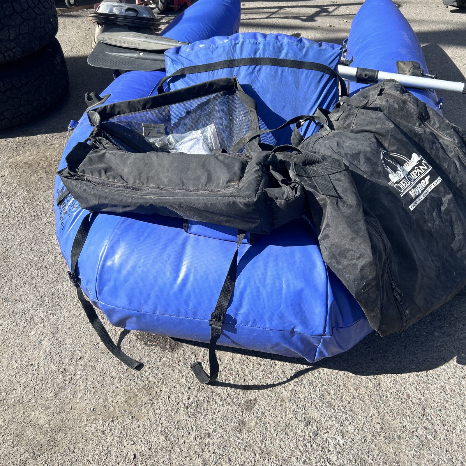 The Creek Company Voyager Frameless Pontoon w/ Pump Oars Bag ++